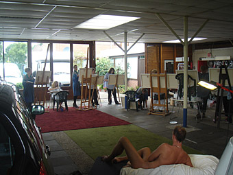 workshop naaktmodel op lokatie in een garage in de achterhoek inNederland